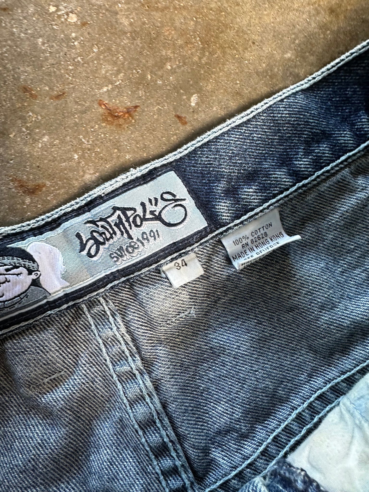 (34) South Pole Embroidered Jorts