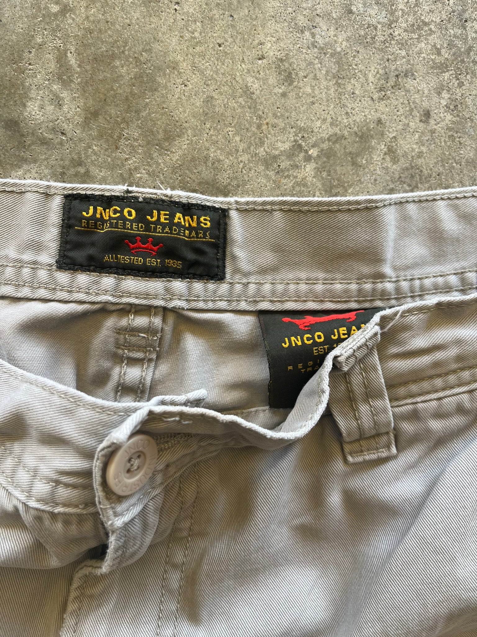 (36) JNCO Dragon Embroidered Cargo Shorts