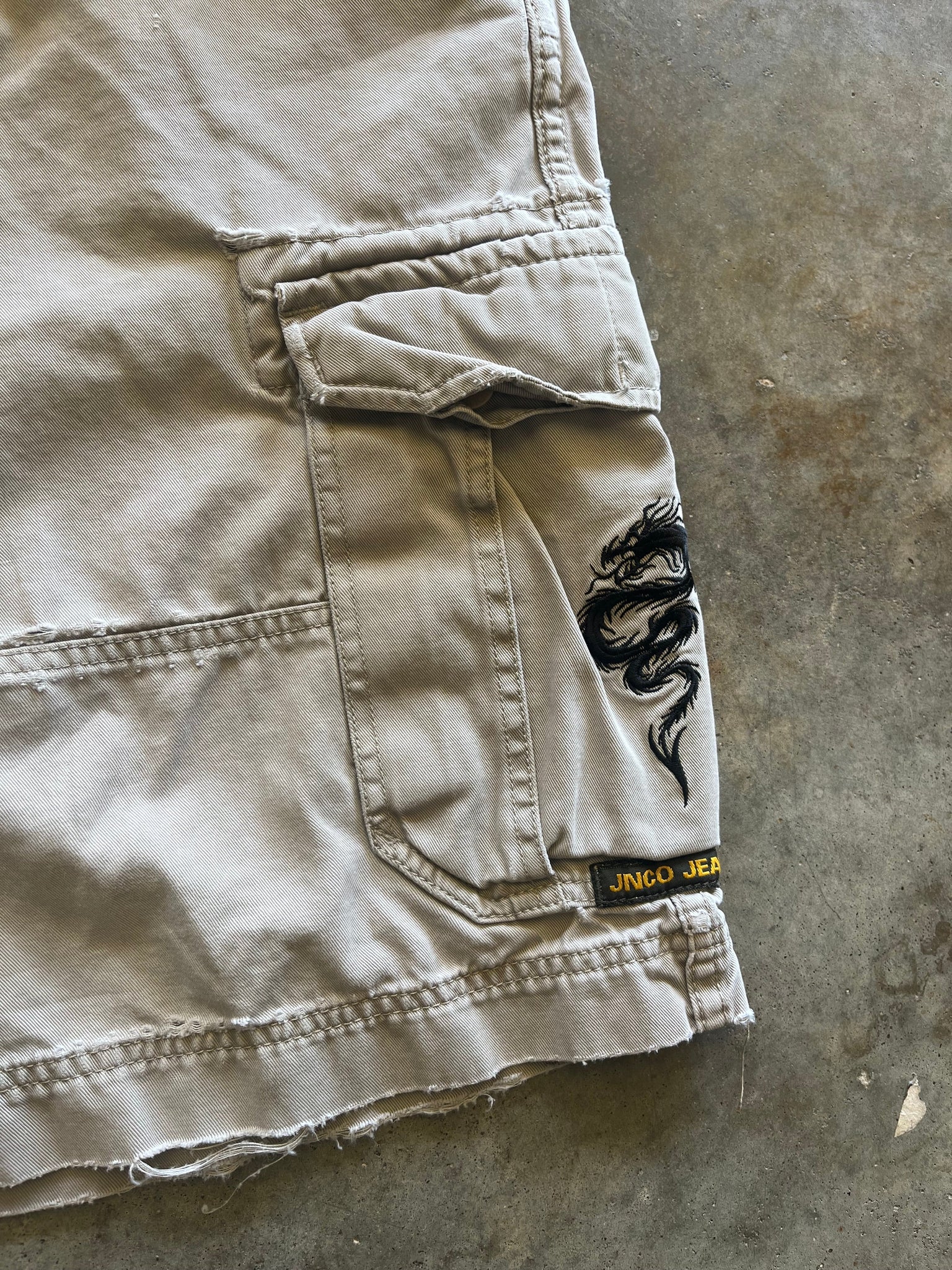 (36) JNCO Dragon Embroidered Cargo Shorts