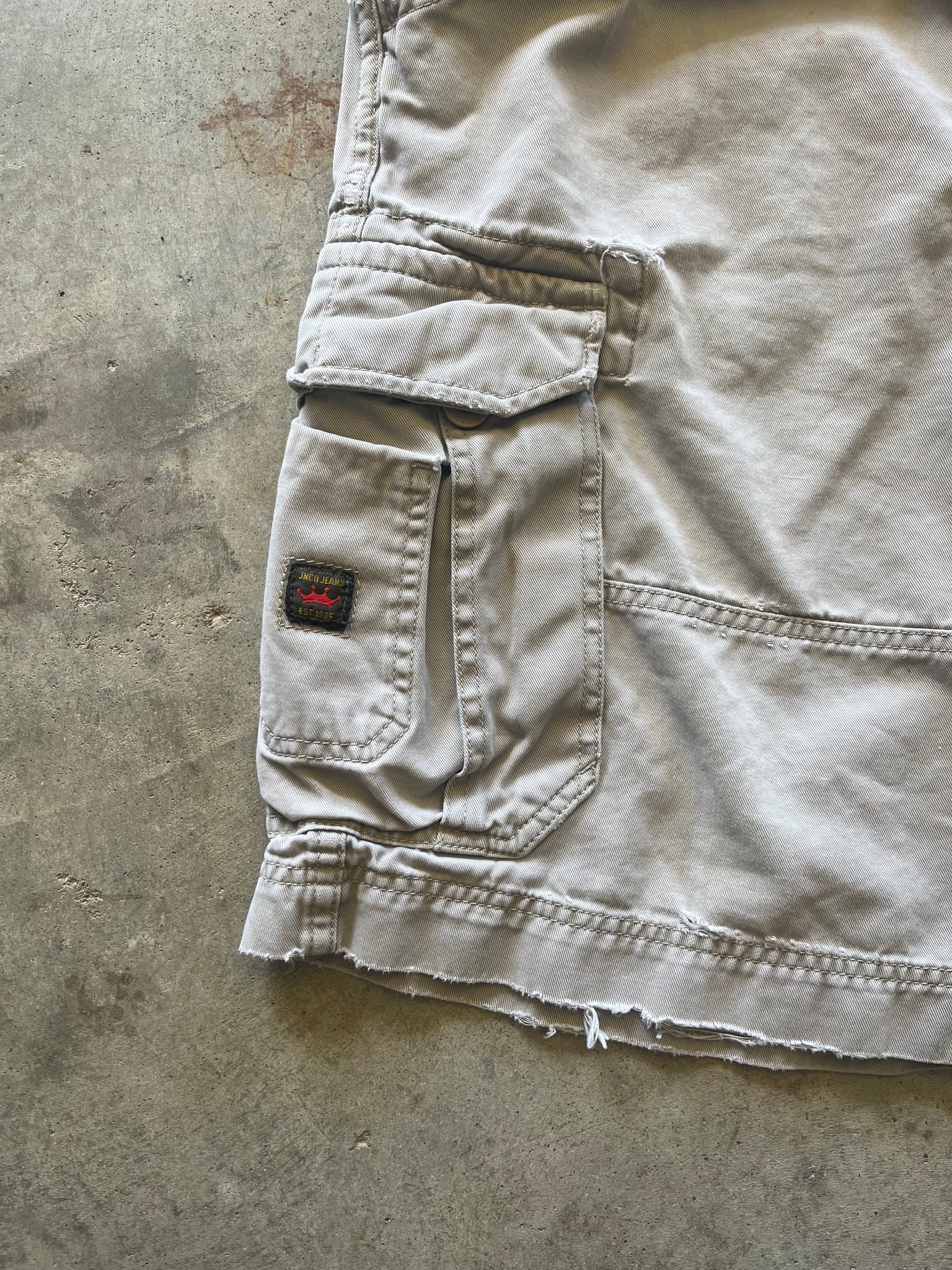 (36) JNCO Dragon Embroidered Cargo Shorts