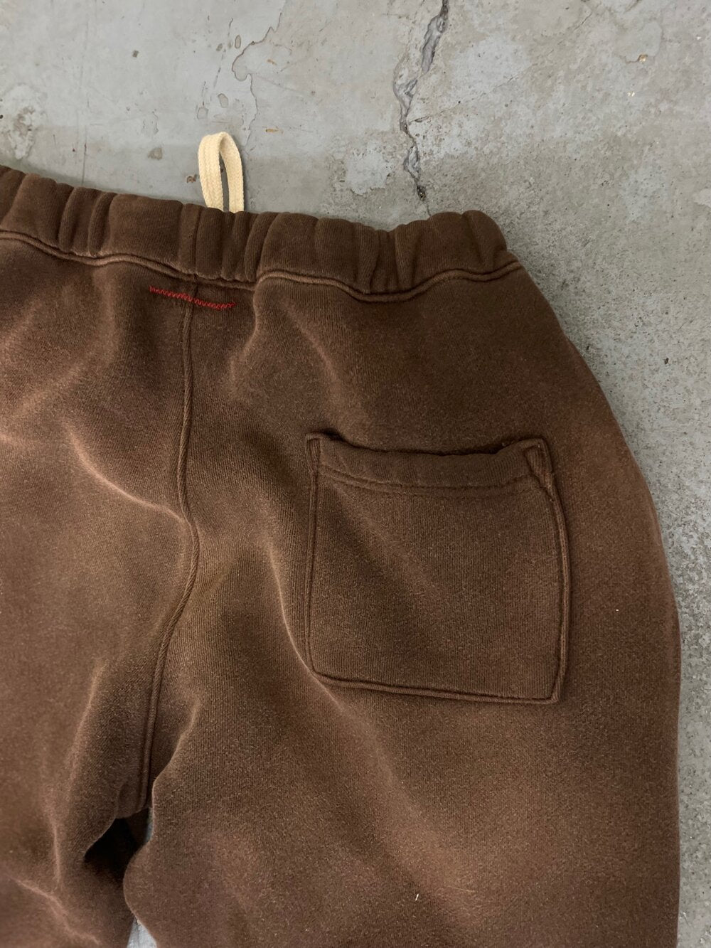 MOOJI SWEATS 02 / AGED DARK BROWN