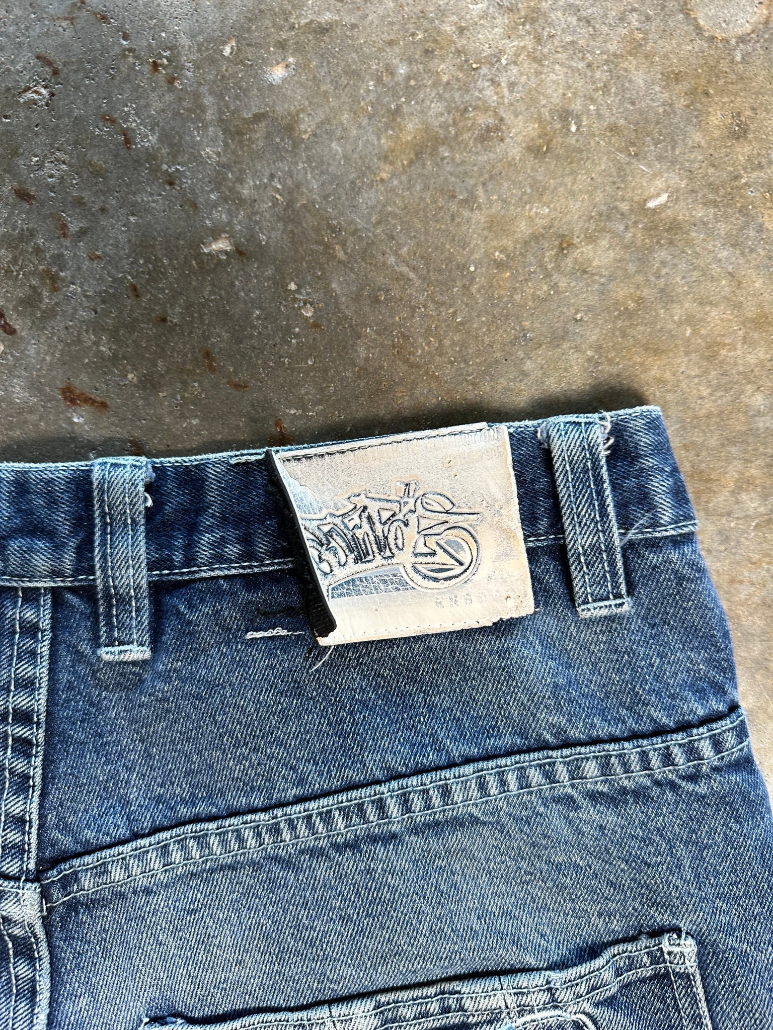 (34) South Pole Embroidered Jorts