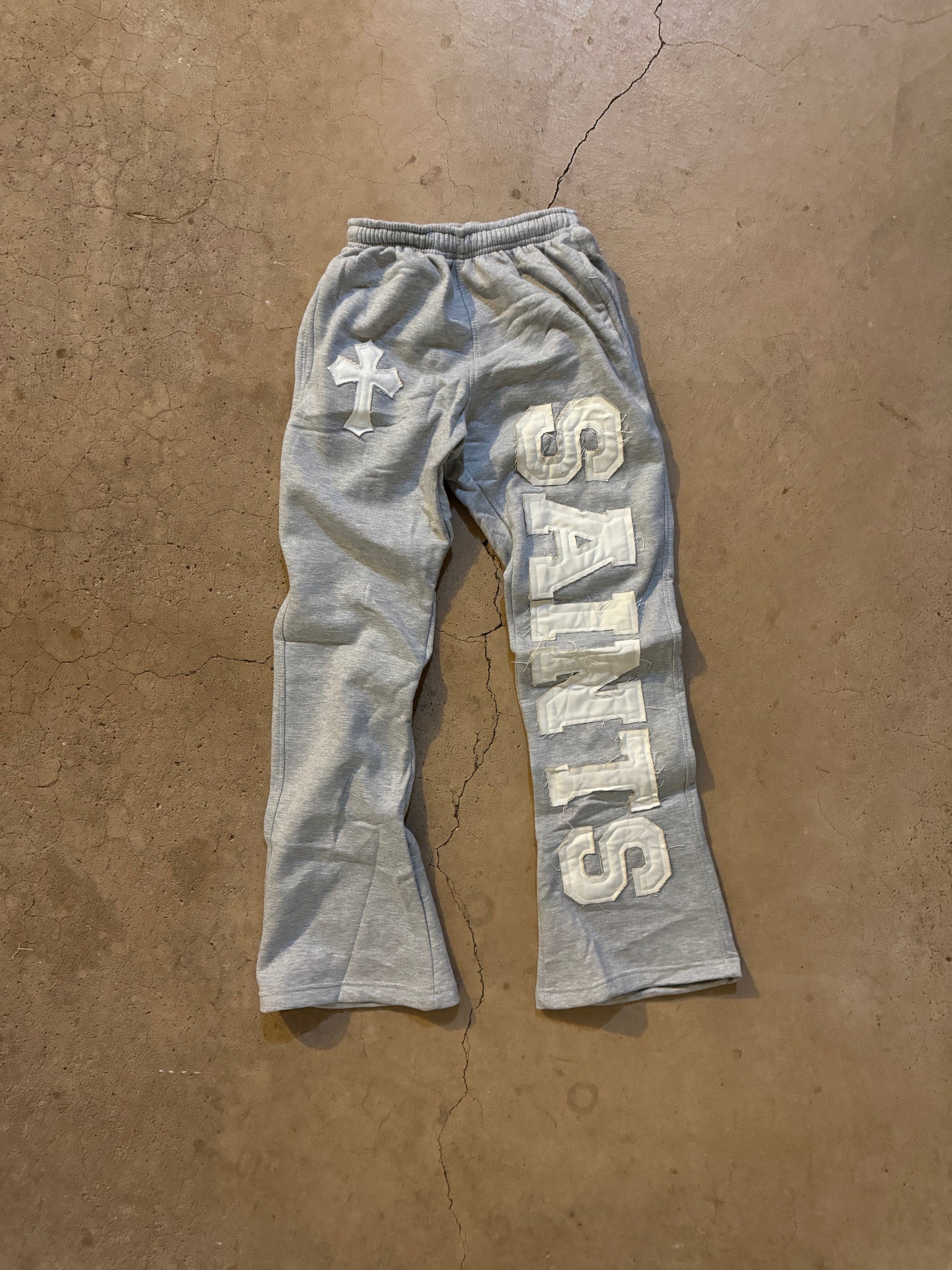 LIGHT GREY FLARED SWEATPANTS