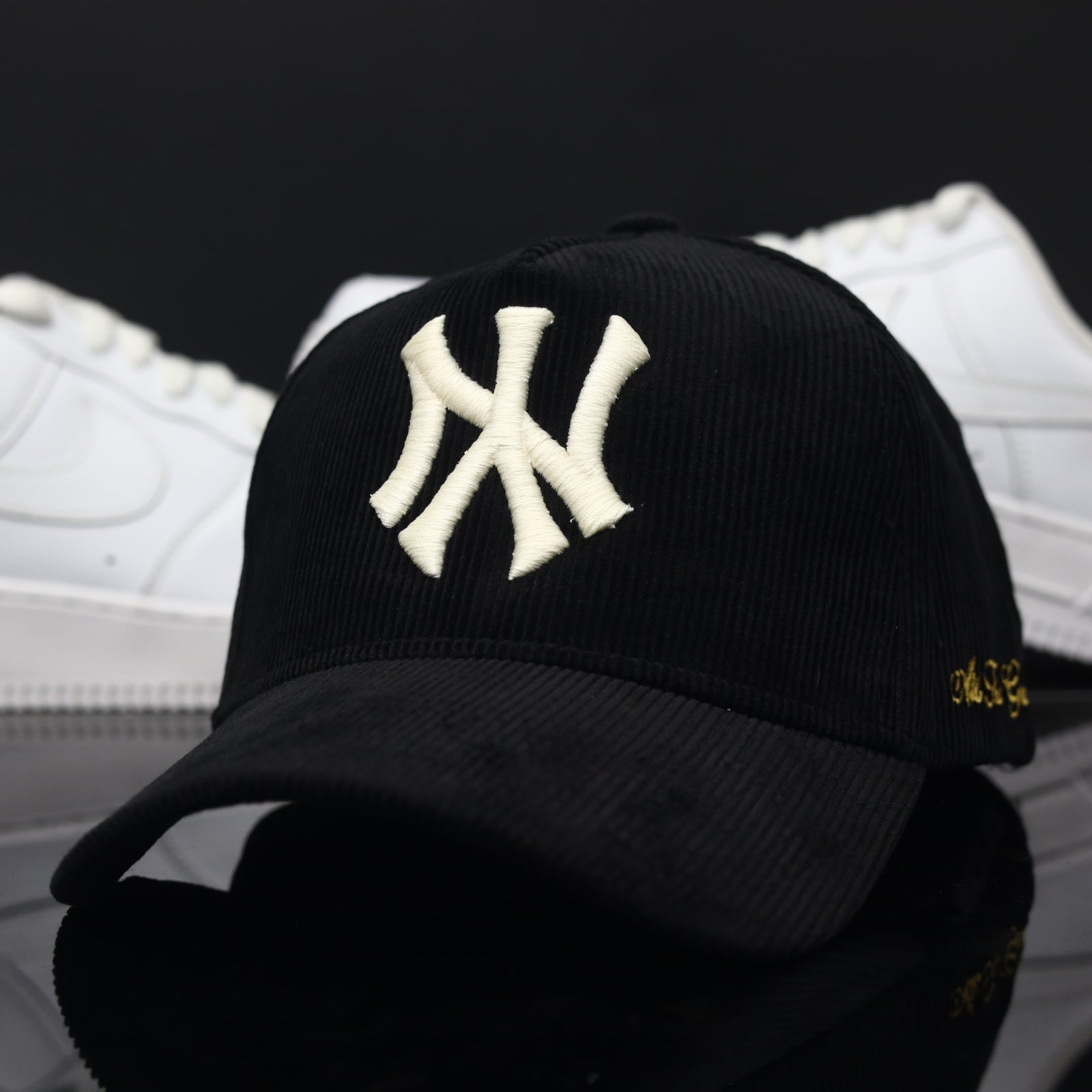 NY Snapback BLACK Corduroy