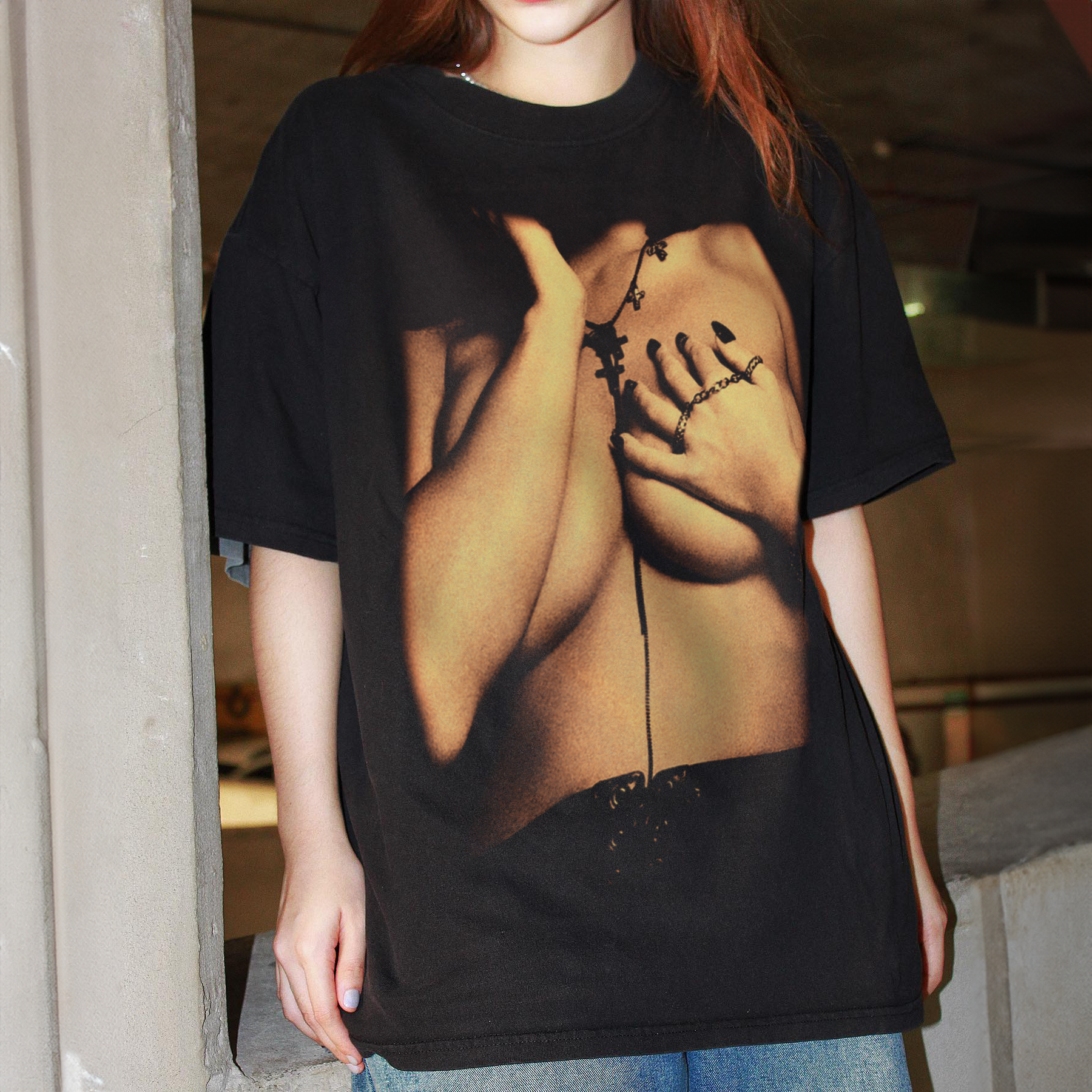 'TEENAGE DREAM' 2010 HANDBRA HEAVYWEIGHT BLACK T-SHIRT