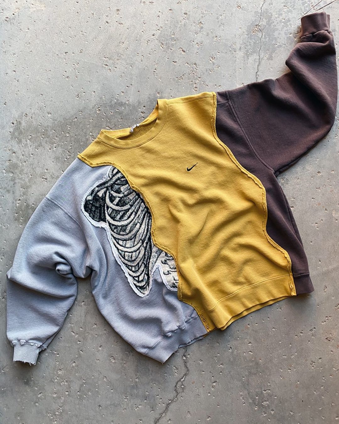 Nike skeleton Side Swoosh Sweatshirt