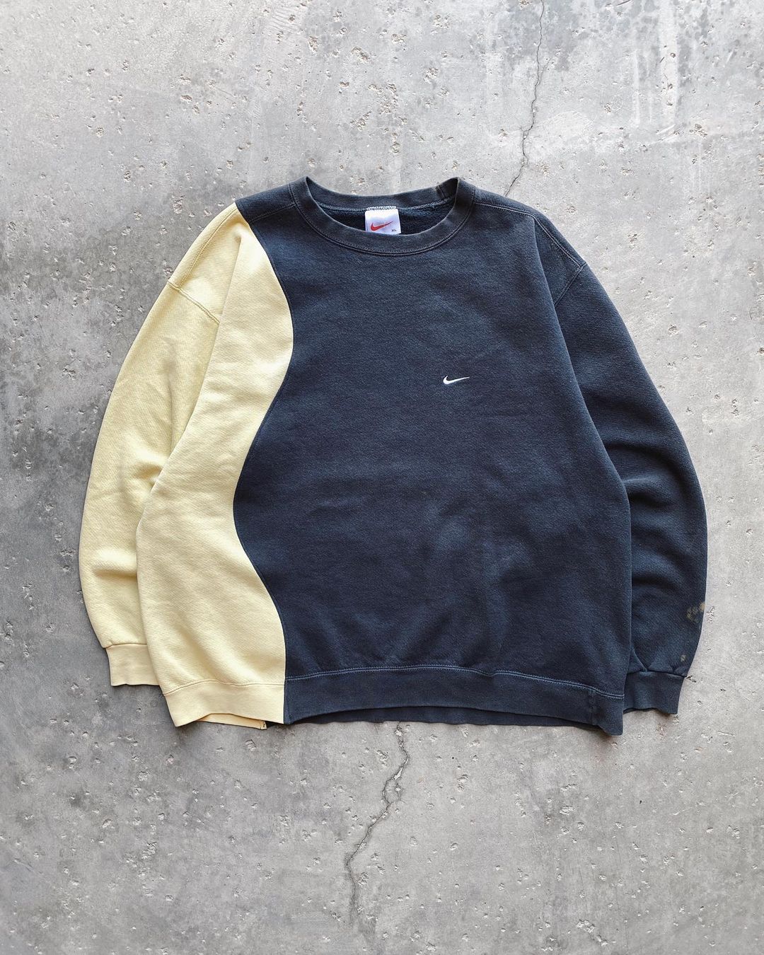 Vintage Nike Sweatshirt Cream/Black