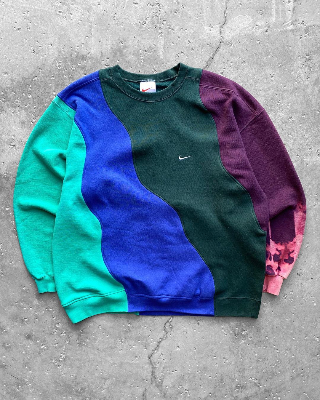 Vintage Nike Vibrant Sweatshirt