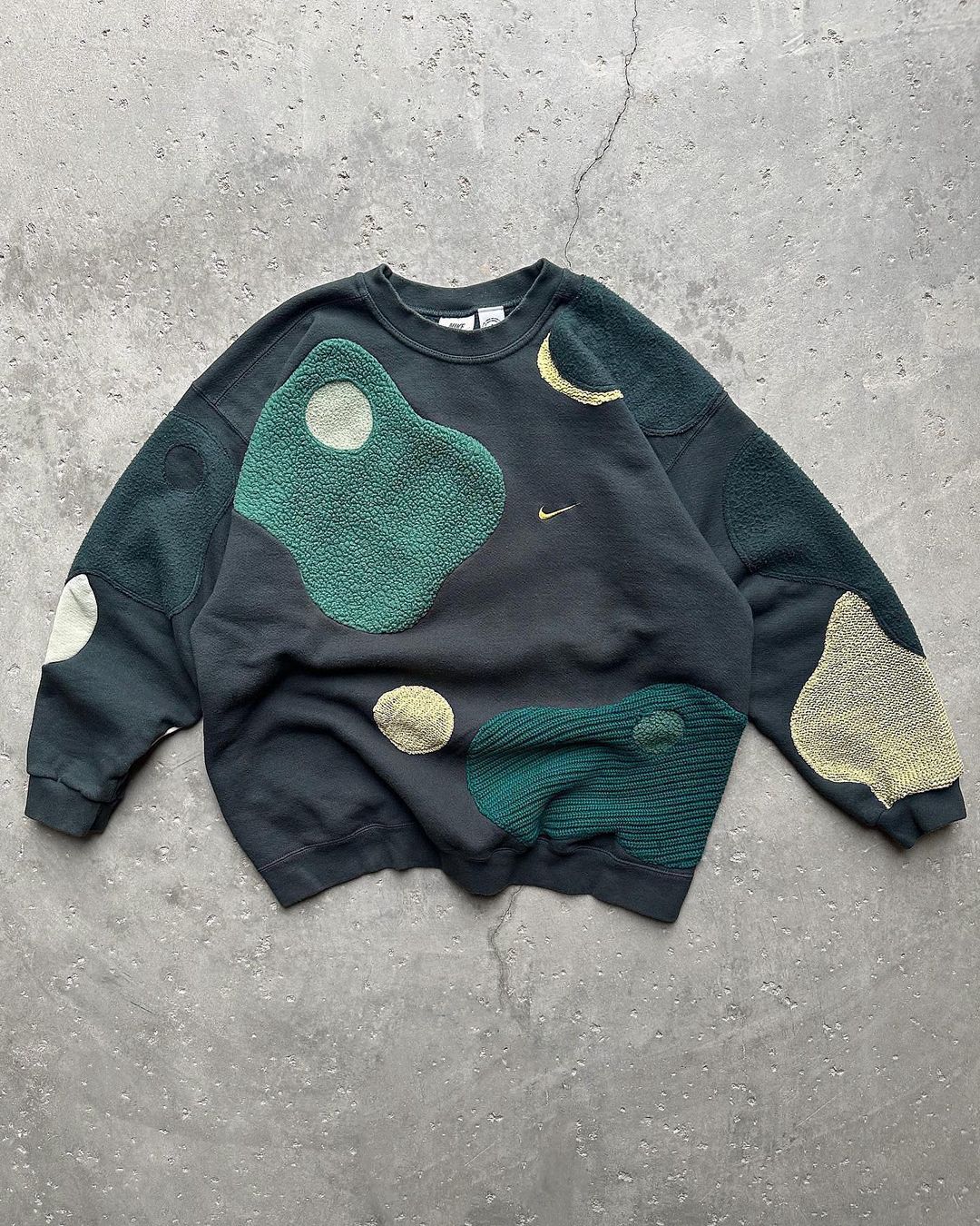 Nike Planet Vibes Patch Sweatshirt