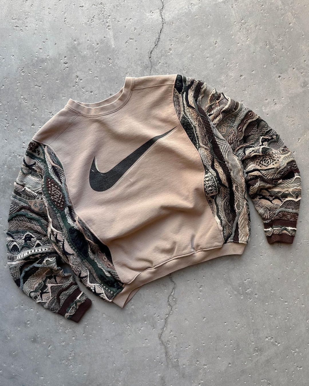 Big Swoosh Knit Sweatshirt